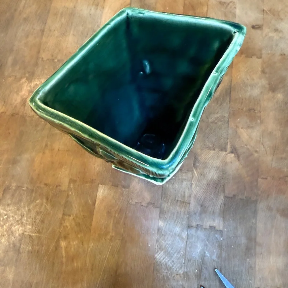 Vintage Mid Century Pottery Ceramic Glossy Green Unique Shape Fish Stamp Vase - Picture 4 of 16